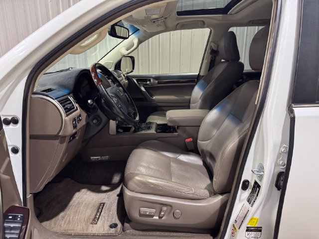 Used 2017 Lexus GX 460 Luxury w/ Preferred Accessory Package AWD/4WD image 10
