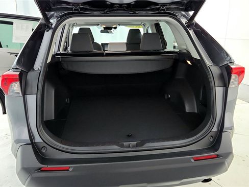 Used 2020 Toyota RAV4 XLE w/ Convenience Package image 17