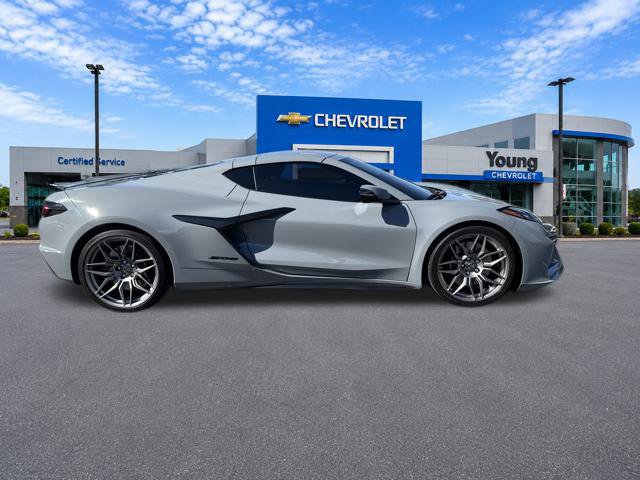 Used 2025 Chevrolet Corvette Z06 RWD image 8