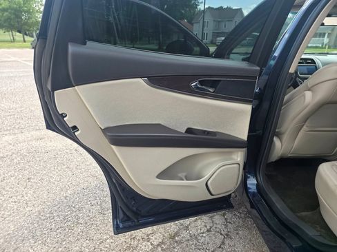 Used 2017 Lincoln MKX Reserve w/ Lincoln MKX Climate Package FWD image 29