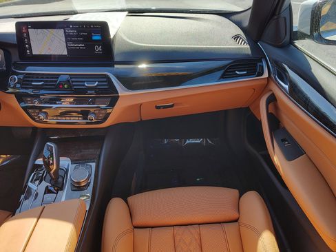 Used 2023 BMW 530i w/ Convenience Package image 15