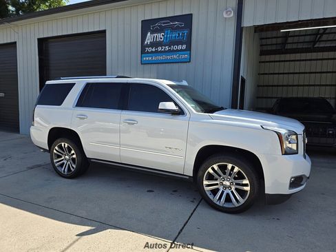 Used 2017 GMC Yukon Denali w/ Open Road Package AWD/4WD image 12