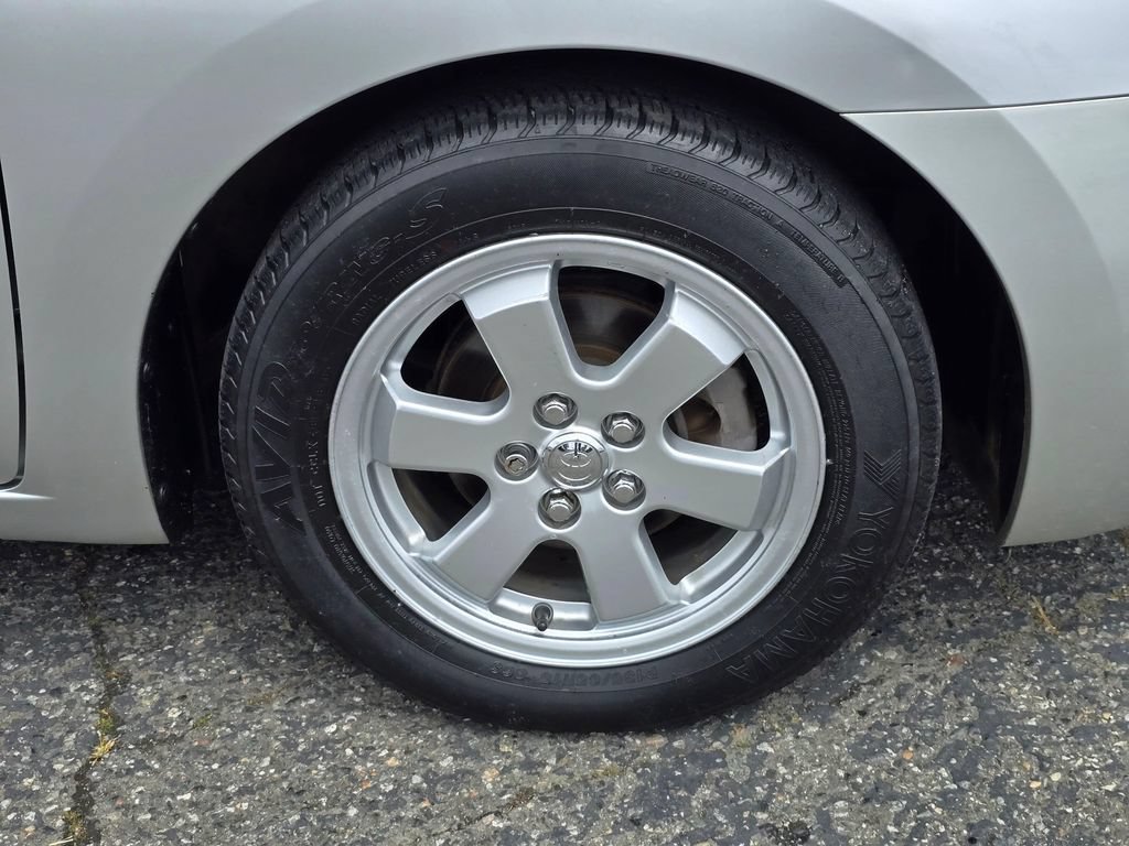 Used 2005 Toyota Prius w/ Pkg 6 FWD image 9