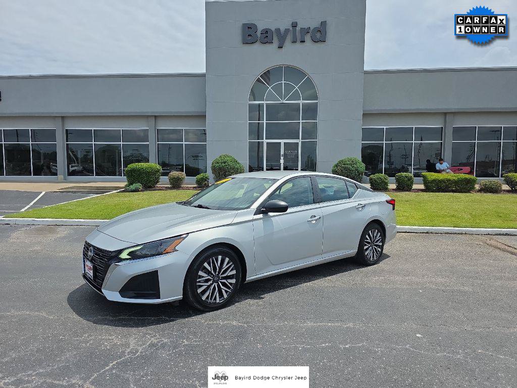Used 2024 Nissan Altima 2.5 SV FWD image 1
