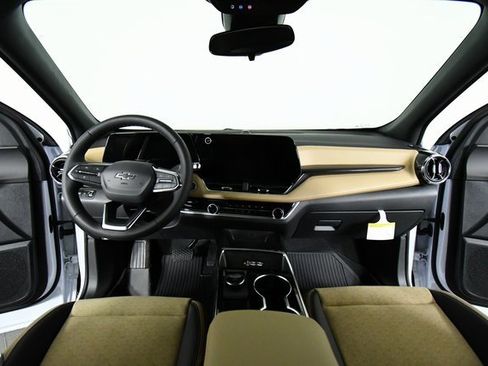 New 2026 Chevrolet Equinox ACTIV w/ LPO, Floor Liner Package image 18