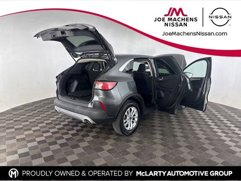 Used 2020 Ford Escape SE image 14