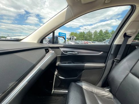 Used 2017 Cadillac XT5 Luxury w/ Driver Awareness Package AWD/4WD image 3