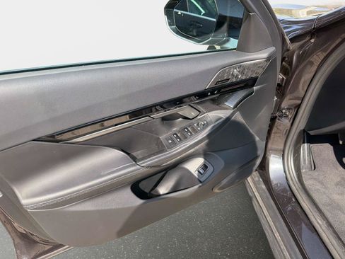 Used 2025 BMW 530i w/ Premium Package RWD image 18