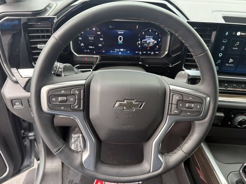 Used 2026 Chevrolet Silverado 1500 LT Trail Boss w/ LT Trail Boss Premium Package AWD/4WD image 17