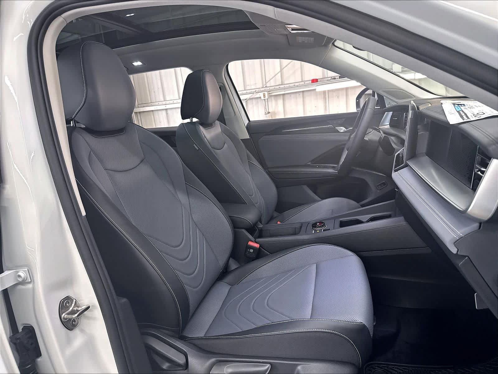 New 2026 Volkswagen Tiguan SE AWD/4WD image 11