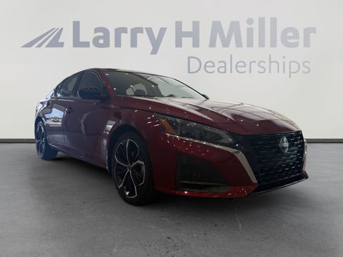 Used 2023 Nissan Altima 2.5 SR w/ SR Premium Package AWD/4WD image 7