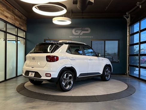Used 2025 Hyundai Venue Limited image 3