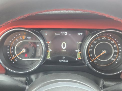 Used 2023 Jeep Gladiator Rubicon w/ LED Lighting Group AWD/4WD image 16