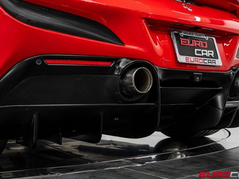 Used 2022 Ferrari F8 Tributo image 27