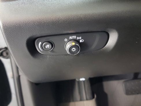 Used 2022 Chevrolet Traverse RS image 19