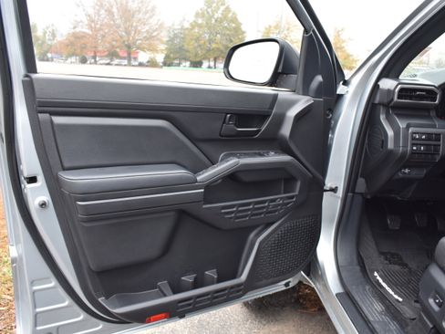 Used 2024 Toyota Tacoma SR image 23