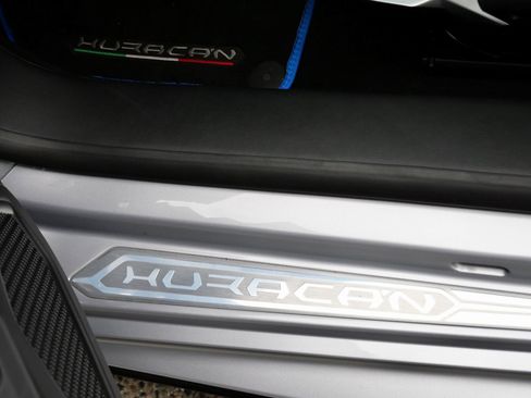 Used 2023 Lamborghini Huracan EVO image 17