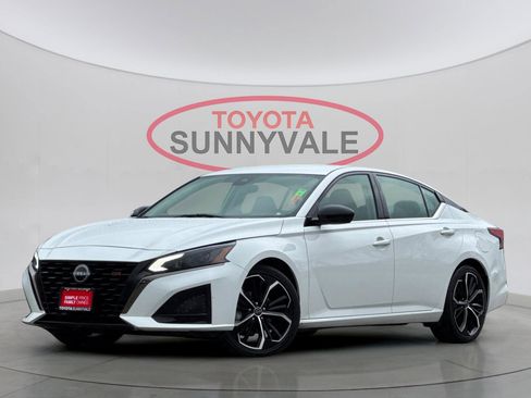 Used 2023 Nissan Altima 2.5 SR image 2