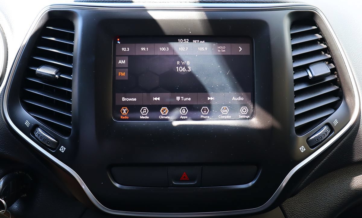 Used 2020 Jeep Cherokee Latitude FWD image 47