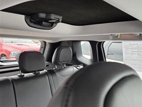 Used 2017 Jeep Renegade Limited AWD/4WD image 3