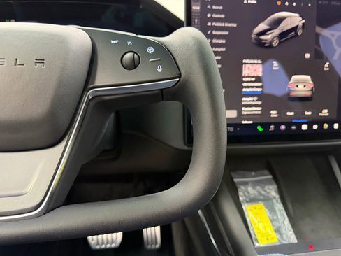 Used 2023 Tesla Model X Plaid image 32