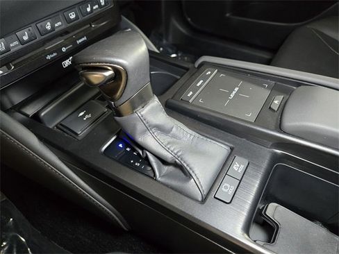 Certified 2022 Lexus ES 300h w/ Luxury Package image 32