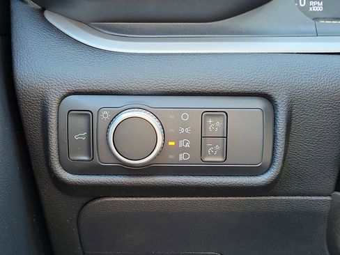 Used 2022 Ford Explorer XLT image 22