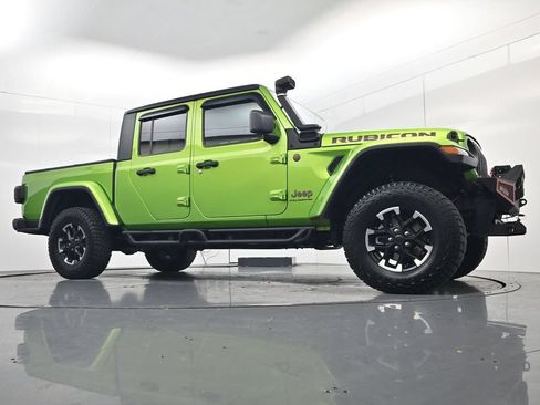 Used 2025 Jeep Gladiator Rubicon w/ Convenience Group AWD/4WD image 40