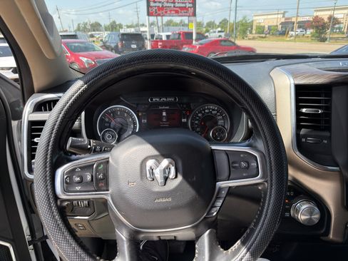 Used 2020 RAM 1500 Laramie AWD/4WD image 34