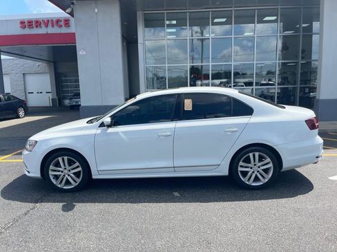 Used 2017 Volkswagen Jetta SEL image 4