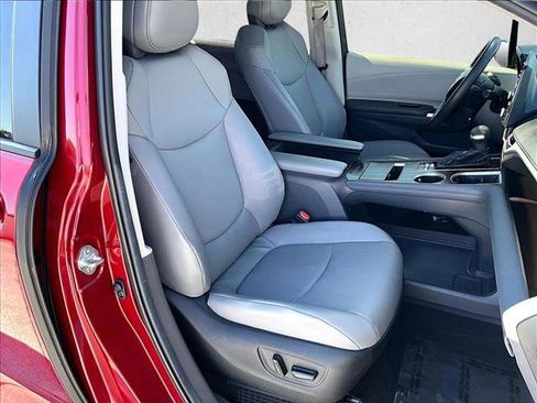 Used 2024 Toyota Sienna XLE image 9