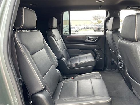 Used 2023 Chevrolet Suburban Premier image 29