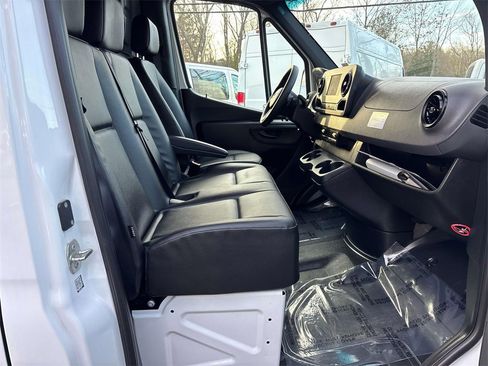 Used 2022 Mercedes-Benz Sprinter 4500 image 18