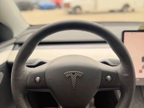 Used 2022 Tesla Model Y Performance AWD/4WD image 15