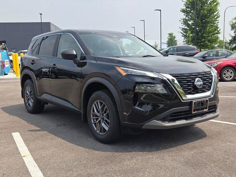 Used 2023 Nissan Rogue S AWD/4WD image 3