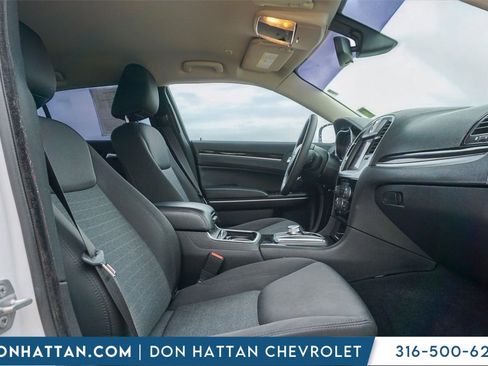 Used 2023 Chrysler 300 Touring w/ Sport Appearance Package image 22