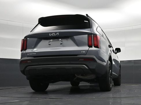 Used 2023 Kia Sorento S w/ Panoramic Sunroof Package AWD/4WD image 25