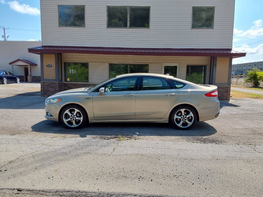Used 2015 Ford Fusion SE w/ Equipment Group 201A FWD image 1