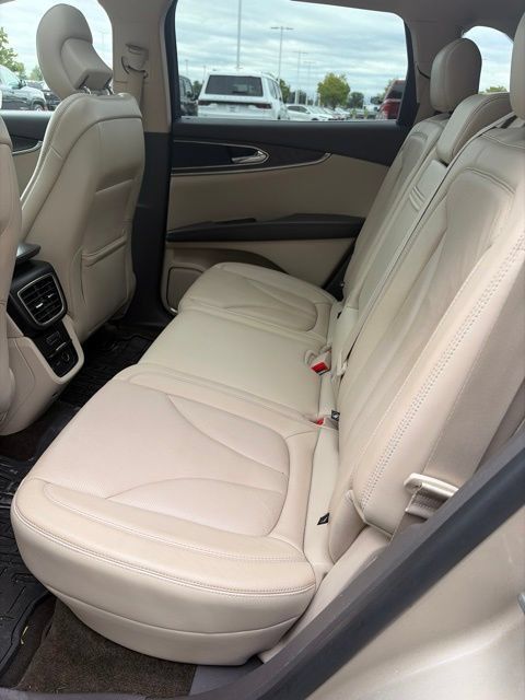 Used 2017 Lincoln MKX Reserve w/ Driver Assistance Package AWD/4WD image 16