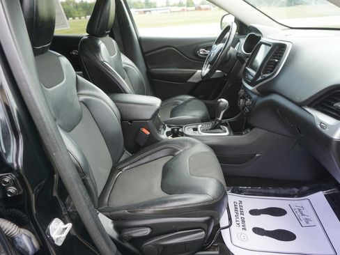 Used 2018 Jeep Cherokee Latitude Plus image 24