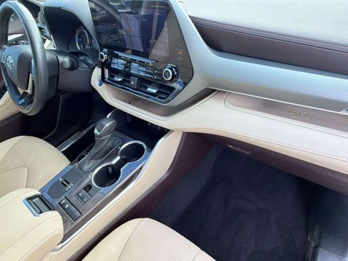 Used 2022 Toyota Highlander Platinum image 35