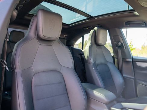 Certified 2025 Porsche Macan 4 Electric AWD/4WD image 27