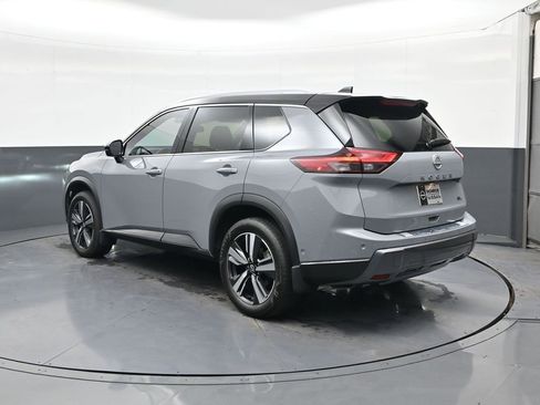 Used 2025 Nissan Rogue SL w/ SL Premium Package image 5