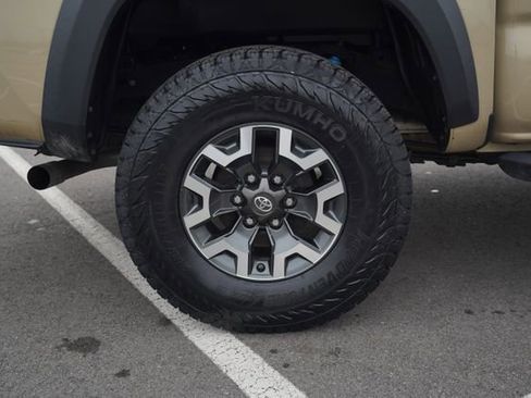 Used 2019 Toyota Tacoma TRD Off-Road image 42