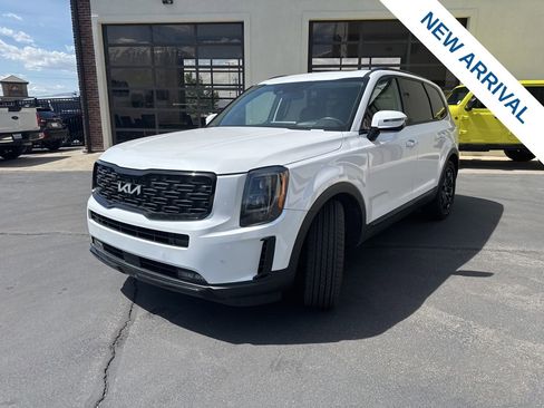 Used 2022 Kia Telluride SX w/ SX Prestige Package image 3