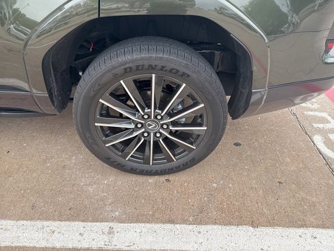 Used 2025 Lexus GX 550 w/ Cold Area Package image 9