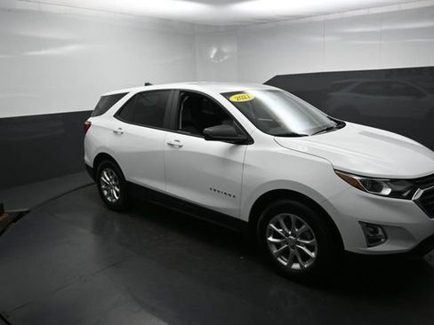 Used 2021 Chevrolet Equinox LS w/ LS Convenience Package FWD image 1