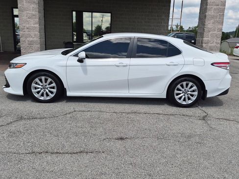 Used 2018 Toyota Camry LE FWD image 6