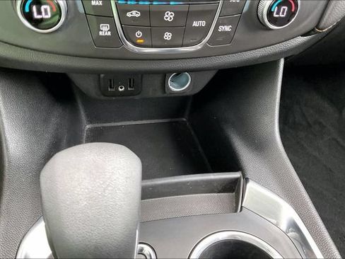 Used 2021 Chevrolet Traverse LS FWD image 29