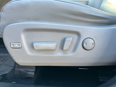 Certified 2019 Toyota Highlander XLE w/ Carpet Mat Package (TMS) image 28